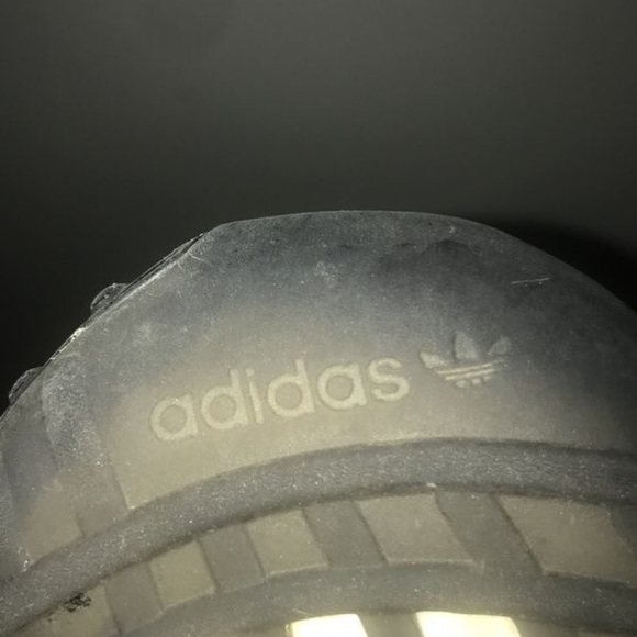 Yeezy 350 v2 Oreo - Picture 2 of 6